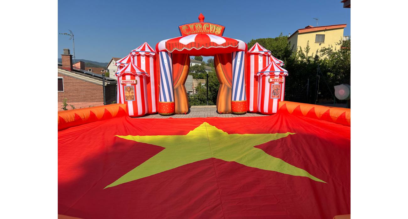 Inflable decoratiu de pista de circ per a esdeveniments i festes temàtiques